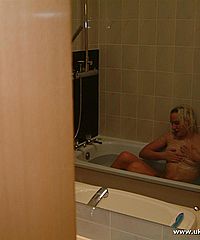 Showering Voyers